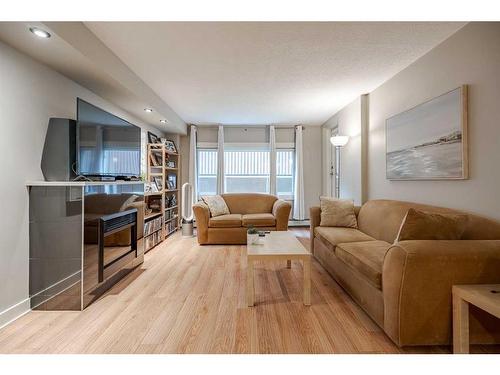 104-728 3 Avenue Nw, Calgary, AB - Indoor Photo Showing Living Room