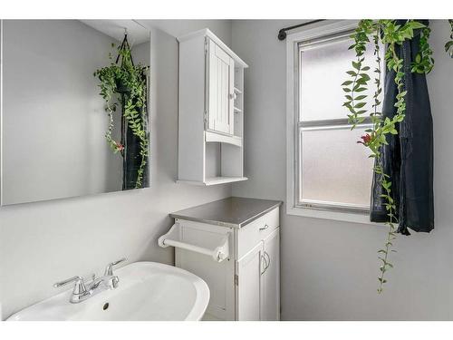 372 Whitlock Way Ne, Calgary, AB - Indoor Photo Showing Laundry Room