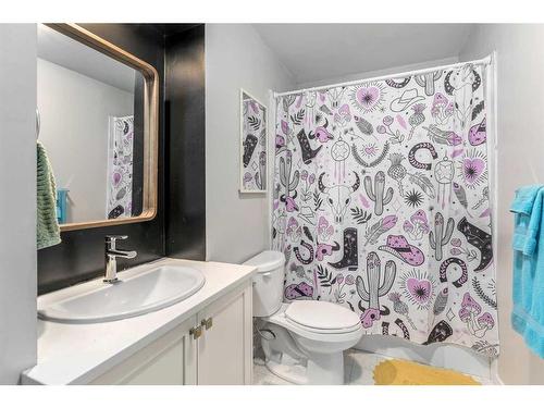 372 Whitlock Way Ne, Calgary, AB - Indoor Photo Showing Bathroom