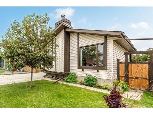 372 Whitlock Way Ne, Calgary, AB - Outdoor