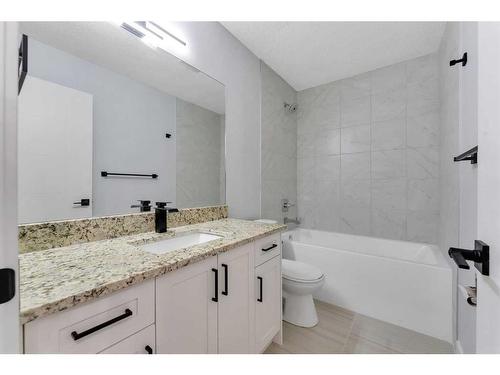 47 Whiteram Court, Calgary, AB - Indoor Photo Showing Bathroom