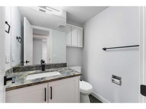 47 Whiteram Court, Calgary, AB - Indoor Photo Showing Bathroom