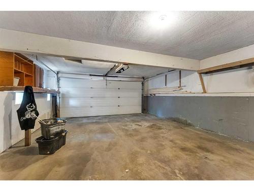 47 Whiteram Court, Calgary, AB - Indoor Photo Showing Garage
