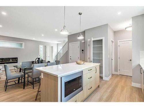 339 Hendon Drive Nw, Calgary, AB - Indoor Photo Showing Bathroom