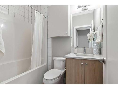 339 Hendon Drive Nw, Calgary, AB - Indoor Photo Showing Bathroom