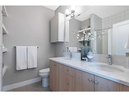 341 Hendon Drive Nw, Calgary, AB - Indoor Photo Showing Bathroom