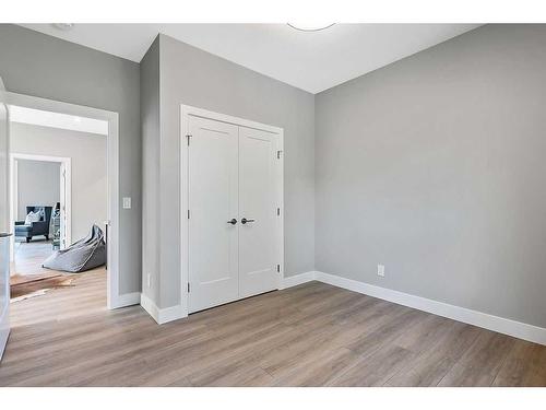 341 Hendon Drive Nw, Calgary, AB - Indoor Photo Showing Other Room