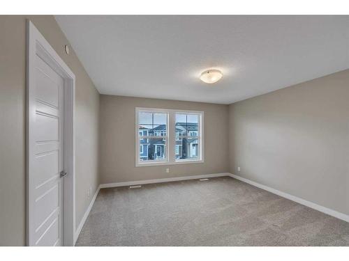 33 Hotchkiss Lane Se, Calgary, AB - Indoor Photo Showing Other Room