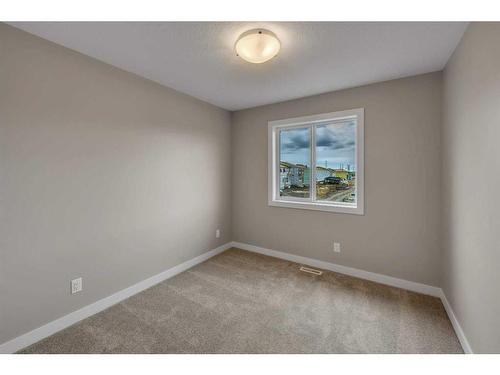 33 Hotchkiss Lane Se, Calgary, AB - Indoor Photo Showing Other Room