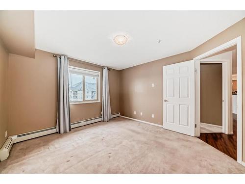 2321-8 Bridlecrest Drive Sw, Calgary, AB - Indoor Photo Showing Other Room