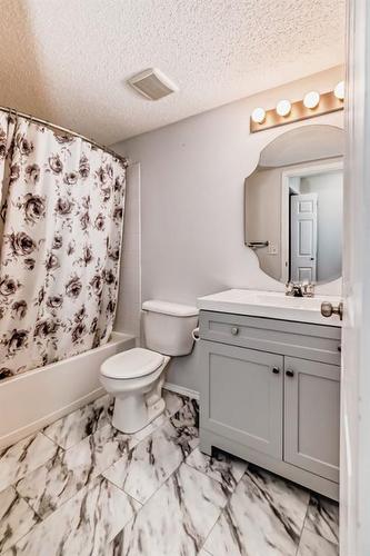 2321-8 Bridlecrest Drive Sw, Calgary, AB - Indoor Photo Showing Bathroom