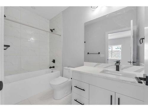 208 Waterford Heath, Chestermere, AB - Indoor Photo Showing Bathroom