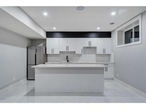 208 Waterford Heath, Chestermere, AB - Indoor Photo Showing Kitchen