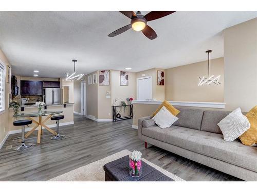 82 Skyview Springs Rise Ne, Calgary, AB - Indoor Photo Showing Living Room