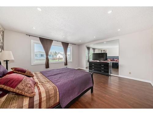 6136 Beaver Dam Way Ne, Calgary, AB - Indoor Photo Showing Bedroom