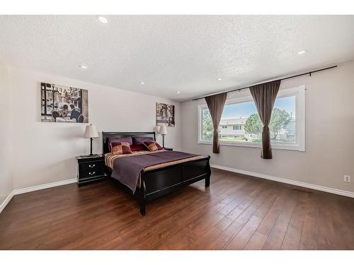 6136 Beaver Dam Way Ne, Calgary, AB - Indoor Photo Showing Other Room