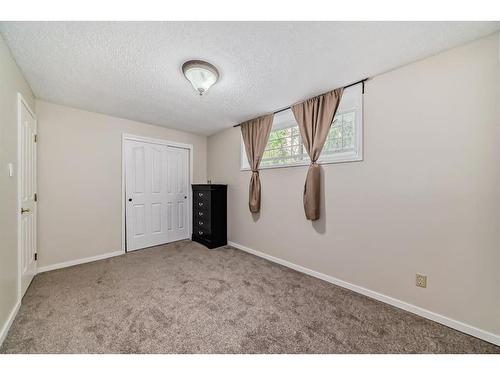 6136 Beaver Dam Way Ne, Calgary, AB - Indoor Photo Showing Laundry Room