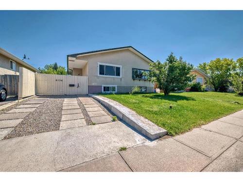 6136 Beaver Dam Way Ne, Calgary, AB - Indoor Photo Showing Living Room