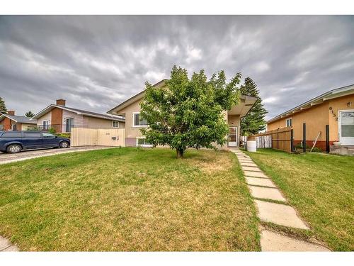 6136 Beaver Dam Way Ne, Calgary, AB - Outdoor