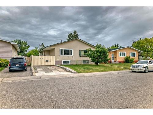 6136 Beaver Dam Way Ne, Calgary, AB - Outdoor