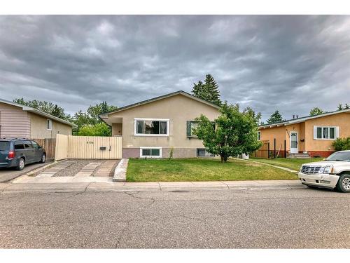 6136 Beaver Dam Way Ne, Calgary, AB - Outdoor