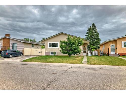 6136 Beaver Dam Way Ne, Calgary, AB - Outdoor