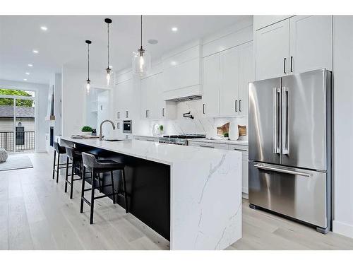 251 Muirfield Crescent, Lyalta, AB - Indoor Photo Showing Kitchen With Stainless Steel Kitchen With Upgraded Kitchen