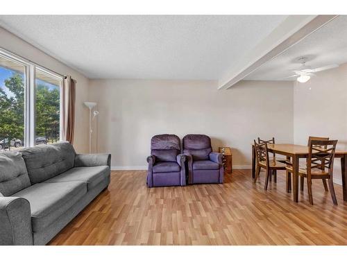 963 Erin Woods Drive Se, Calgary, AB - Indoor Photo Showing Living Room