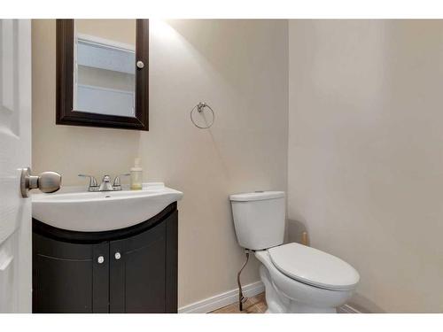 963 Erin Woods Drive Se, Calgary, AB - Indoor Photo Showing Bathroom