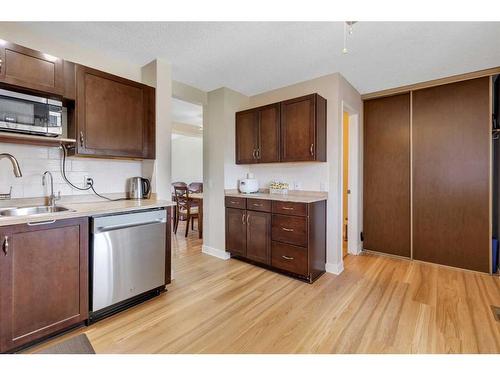 963 Erin Woods Drive Se, Calgary, AB - Indoor Photo Showing Kitchen