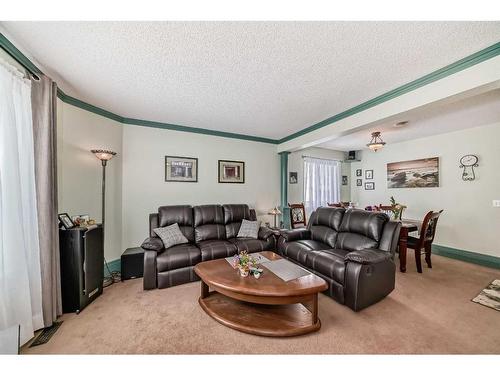 71 Taradale Drive Ne, Calgary, AB - Indoor Photo Showing Living Room