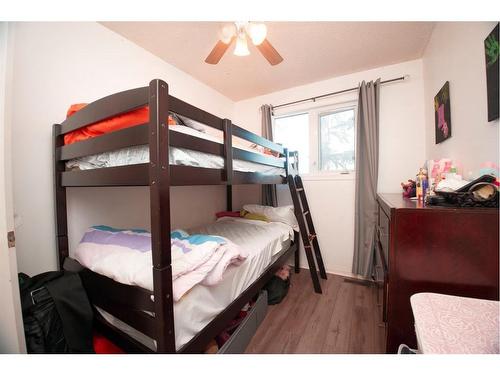 95 Castleridge Close Ne, Calgary, AB - Indoor Photo Showing Bedroom