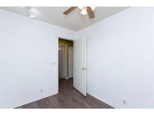 95 Castleridge Close Ne, Calgary, AB - Indoor Photo Showing Bedroom