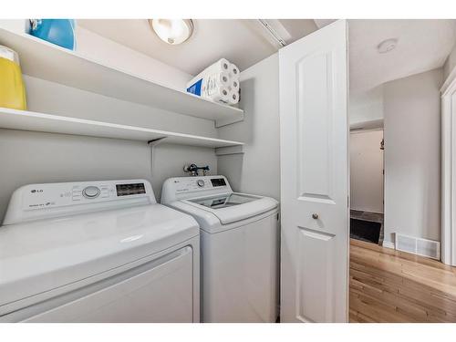 1015-1540 29St Street Nw, Calgary, AB - Indoor Photo Showing Laundry Room