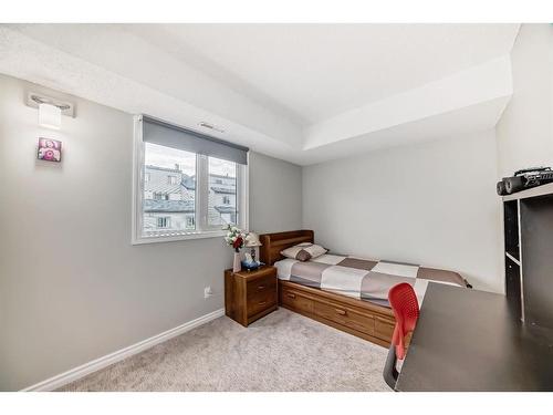 1015-1540 29St Street Nw, Calgary, AB - Indoor Photo Showing Bedroom