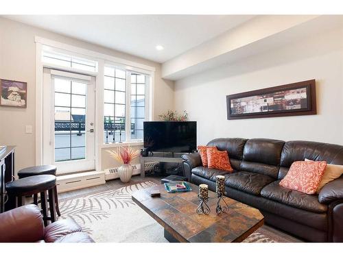 302-38 Quarry Gate Se, Calgary, AB - Indoor Photo Showing Living Room