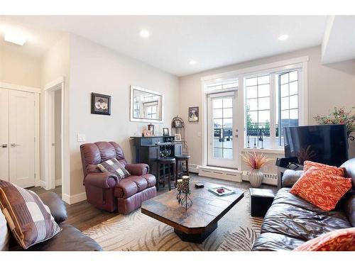 302-38 Quarry Gate Se, Calgary, AB - Indoor Photo Showing Living Room