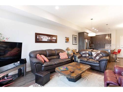 302-38 Quarry Gate Se, Calgary, AB - Indoor Photo Showing Living Room