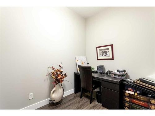 302-38 Quarry Gate Se, Calgary, AB - Indoor Photo Showing Office