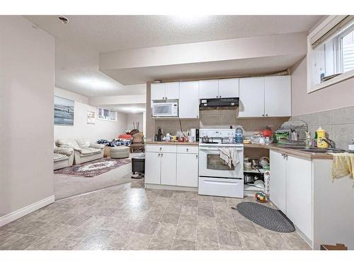175 Taralake Way Ne, Calgary, AB - Indoor Photo Showing Kitchen