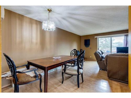 7916 47 Avenue Nw, Calgary, AB - Indoor