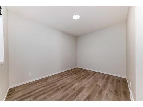 184 Hotchkiss Way Se, Calgary, AB - Indoor Photo Showing Other Room