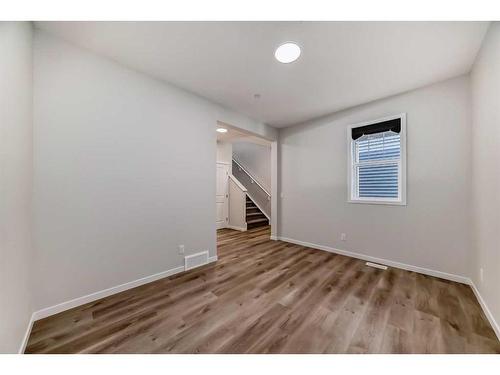 184 Hotchkiss Way Se, Calgary, AB - Indoor Photo Showing Other Room