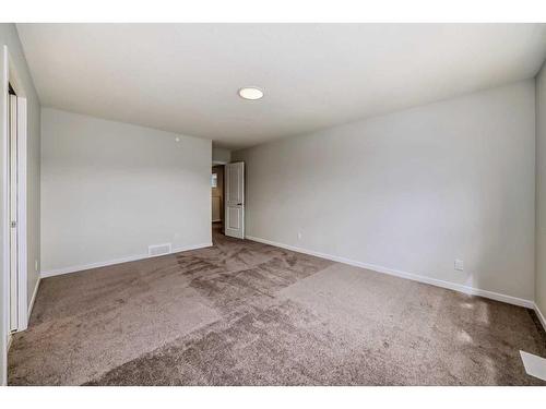 184 Hotchkiss Way Se, Calgary, AB - Indoor Photo Showing Other Room