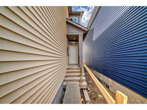 184 Hotchkiss Way Se, Calgary, AB - Outdoor