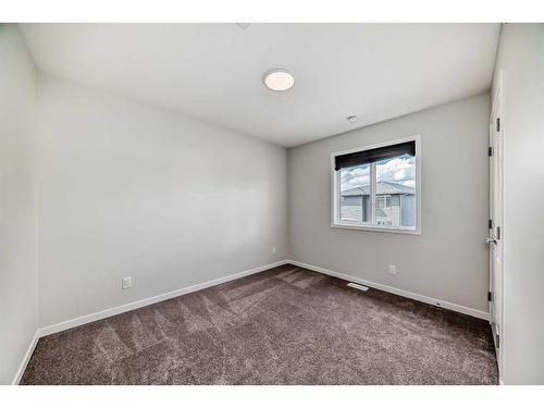 184 Hotchkiss Way Se, Calgary, AB - Indoor Photo Showing Other Room