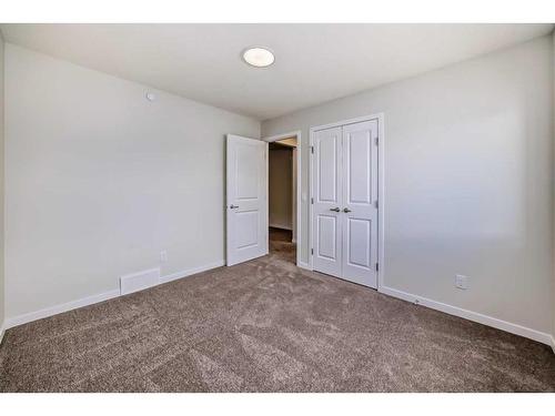 184 Hotchkiss Way Se, Calgary, AB - Indoor Photo Showing Other Room