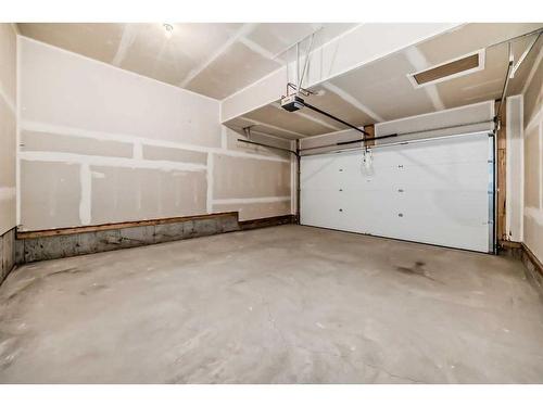 184 Hotchkiss Way Se, Calgary, AB - Indoor Photo Showing Garage