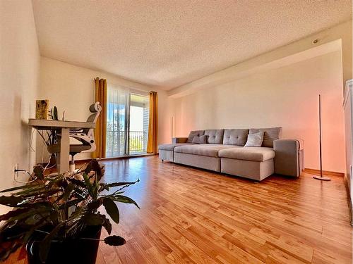 417-3000 Somervale Court Sw, Calgary, AB - Indoor Photo Showing Living Room