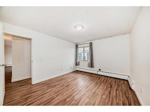 403-130 25 Avenue Sw, Calgary, AB - Indoor Photo Showing Other Room